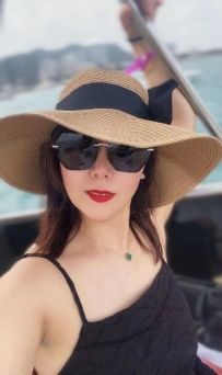 小錢  163cm.D.48.40歲  淫蕩人妻 經常在家裡拿著玩具自慰