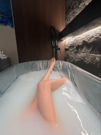 紜紜  164  52  E  26歲  #爆乳日文家教老師 #美腿