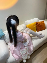 甜可 150 40 B 18歲   蘿莉兼職 性格溫柔 皮膚白皙
