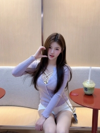 玉芮 163cm 47kg D奶 24歲    她的存在 是一種溫柔的壓迫感