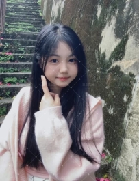 憶熙同學     ❤️‍🩹 外貌：  卡茲蘭大眼睛，萌翻了  嬰兒肥，膠原蛋白臉