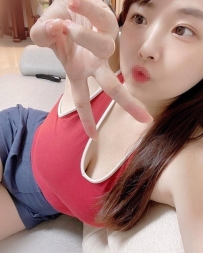 #高雄  妍希 155cm-43kg-Dcup-20歲  可甜可鹹  雪白肌膚柔嫩雙峰