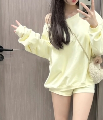 蜜桃 158cm C奶 46kg 21歲   甜美外型 玲瓏有致的身形