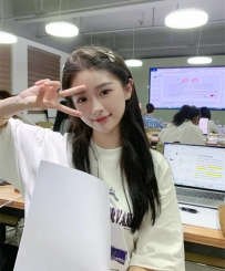 #台南  清純女學生的反差誘惑，  脫光光全裸挑逗！