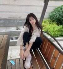 #高雄  夏山 160.C.45.20歲  清純女大生，秀氣臉蛋、