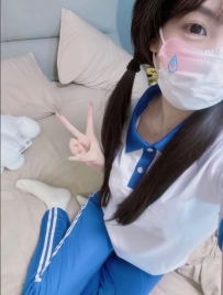 牙牙 157cm B奶 18歲  小支馬 第一次下海兼職