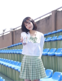 #高雄 豆豆 157cm/Bcup/41kg/18歲 白虎一綫鮑魚學生妹