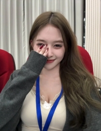 #臺中 千尋  163cm D奶 23歲  身材很讚 讓你不得不愛 外貿很漂亮 皮膚細嫩光滑鮮嫩多水 小穴穴超級敏感