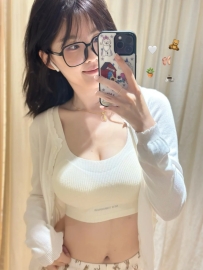 輕音  161cm/47kg/D+cup/21歲  健談好聊 很有親和力很溫柔