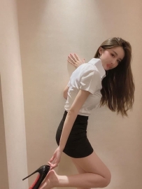舒予 167cm C+ 47kg 23歲  平時喜歡到夜店玩 狂野型的辣妹