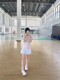 語嫣 159/43kg/C/20歲   很小隻骨架細 很清純很可愛   粉嫩嫩的肌膚