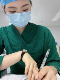 #高雄    阿暖  159  46   D 24歲    見習護理師   薪水太少