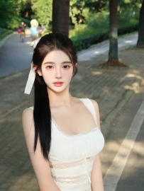 露西   170.C.47.23歲  電視廣告麻豆  穿著打扮時尚