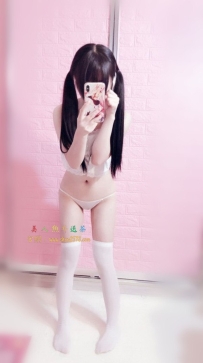 小茶 156cm/45kg/C奶/18歲  超級小隻馬  說話很嗲