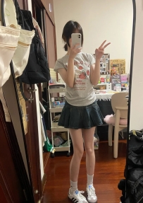 甜美可愛，喜歡撒嬌，聲音軟糯。