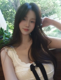 佳佳：164. 46 E+. 25歲 溫柔體貼 皮膚白皙