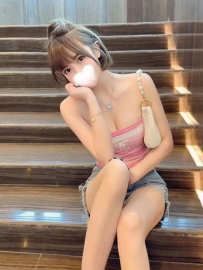 藍心 162.46.E奶.24歲  #氣質正妹魅惑的眼神