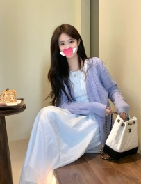 梓渝 164.48.B+.23歲  來約一位超級溫柔的女生吧