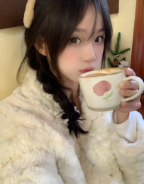 亞希｜160/49/D+｜20歲  #高雄｜8000  711店員，擁有迷人堅挺雙峰