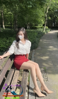 小蘭｜165｜46kg｜C｜26歲    秘書系氣質姐姐，優雅大方