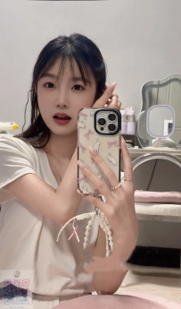 米粒  158cm/C/21歲/45kg  現在學生妹發育都這麼好了嗎😍
