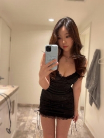 七七 162 48 D+ 25歲    不管穿什麼都藏不住渾圓的巨乳弧度~