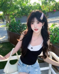 #高雄  Mia｜22歲｜160cm｜48kg｜D+罩杯  纖細身材 · 皮膚白皙光滑
