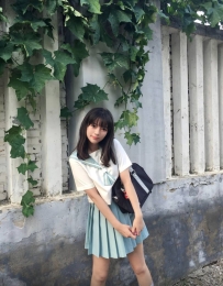 喬恩 158.45.C.21歲   可愛幼臉、胸雖不大但超挺，屁股超翹。