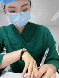 阿暖  159  46   D 24歲    見習護理師   薪水太少  媽媽生病 生活很艱難