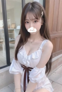 小貓 158cm.42kg.小Ccup.19歲  有著可愛的臉龐，