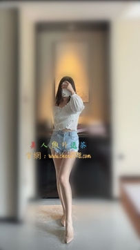 心甜   165.47.C+ .24歲   高顏值五官漂亮搭配著無瑕光滑的肌膚