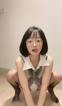 茉莉  157cm/B+cup/20歲    愛愛姿勢超容易掌控 喜歡上搖晃動