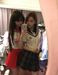 #姐妹花 #閨蜜3P  長髮：小可 158 45kg B 21歲  短髮：安琪 160 46kg C+ 22歲