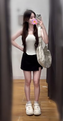 #高雄  春妍 159cm.C奶.21歲 花店妹妹開課 床上很熱情