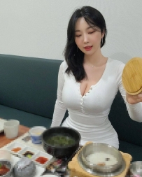 臺中 l  梅子 162cm/50kg/E奶/30歲 l 穿著打扮性感火辣