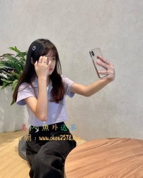 熙兒    156.A.44.19歲  學生的她在學校總是被圍觀