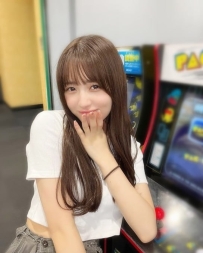 倪妮158cm.42kg.B奶.20歲  清純可愛類型 活潑性格