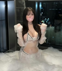 允婷 165/48/E/22歲  很主動的女生 為了宣泄寂寞兼職