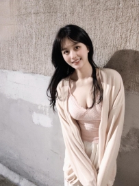 雨涵 165-48-E-23歲    女神腿長到犯規  纖細小蠻腰