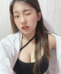 芯芯  159cm / 46kg / 23歲 / D罩杯 #年輕有料妹