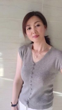 婧萱  161cm.51kg.D奶.40歲  #保險業務 成熟韻味，氣質出眾
