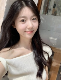 #臺北 詩晴 162cm.D奶.47kg.27歲  簡介：#藥妝店櫃姐 穿制服很可愛