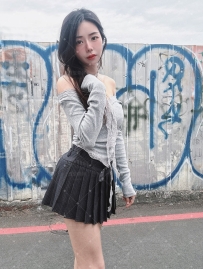 溫蒂    ＃美術老師    166 ／46 ／ D ／24Y