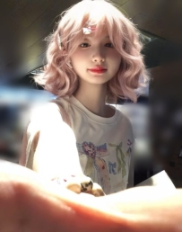 小梨：154/B/41/19歲  長相甜美，笑起來有小虎牙，