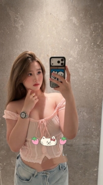 #高雄  芷涵 161.D.50kg.25歲  #甜點店店員 肉感的身材 很好撞