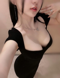❤️ 琳娜 165.E.47.25歲 10K  情慾小秘書想與你肉體相連外貌美艷動人
