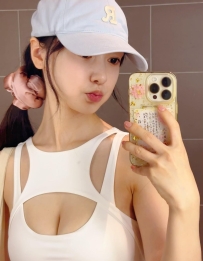 小茉 164  E  46kg  很健談好聊  約會不趕時間~