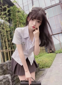 琪琪：156  46   C+  23 ”蒓天然幼齒童顏  皮膚吹彈可破