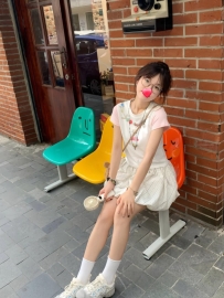 小甜  155/40/B/19歲 青春可愛  笑容像奶油泡芙