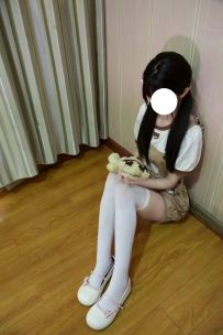 楚曦  155cm.Ccup.46kg.24歲  今天要翻到床上第一頁 淫蕩學生扮演Paly課程